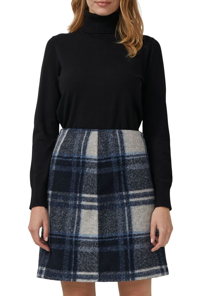 Klassischer schwarzer Viskose-Rollkragenpullover