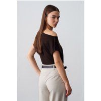 Asymmetrische schulterfreie Kreppbluse
