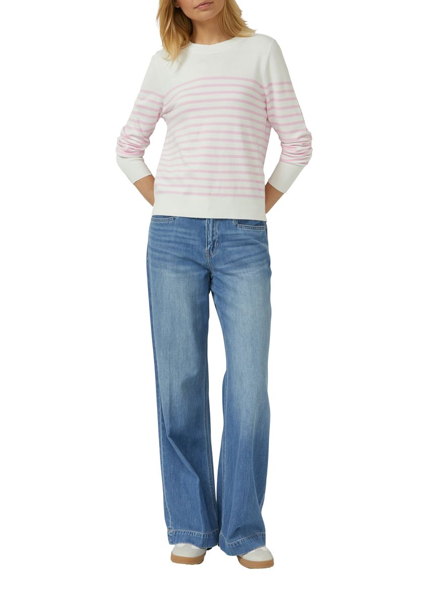 Gestreifter Strickpullover in Weiß und Rosa