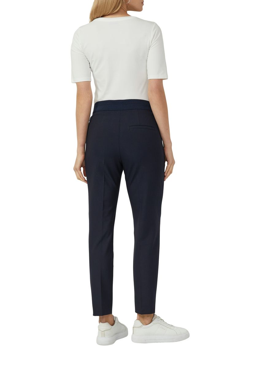 Elegante, verkürzte, schmal geschnittene Hose