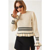 Kurzer Lochstrick-Pullover mit Rüschen