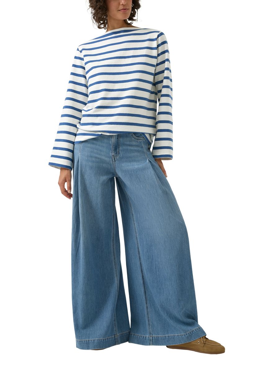 Gestreiftes Langarmshirt mit U-Boot-Ausschnitt