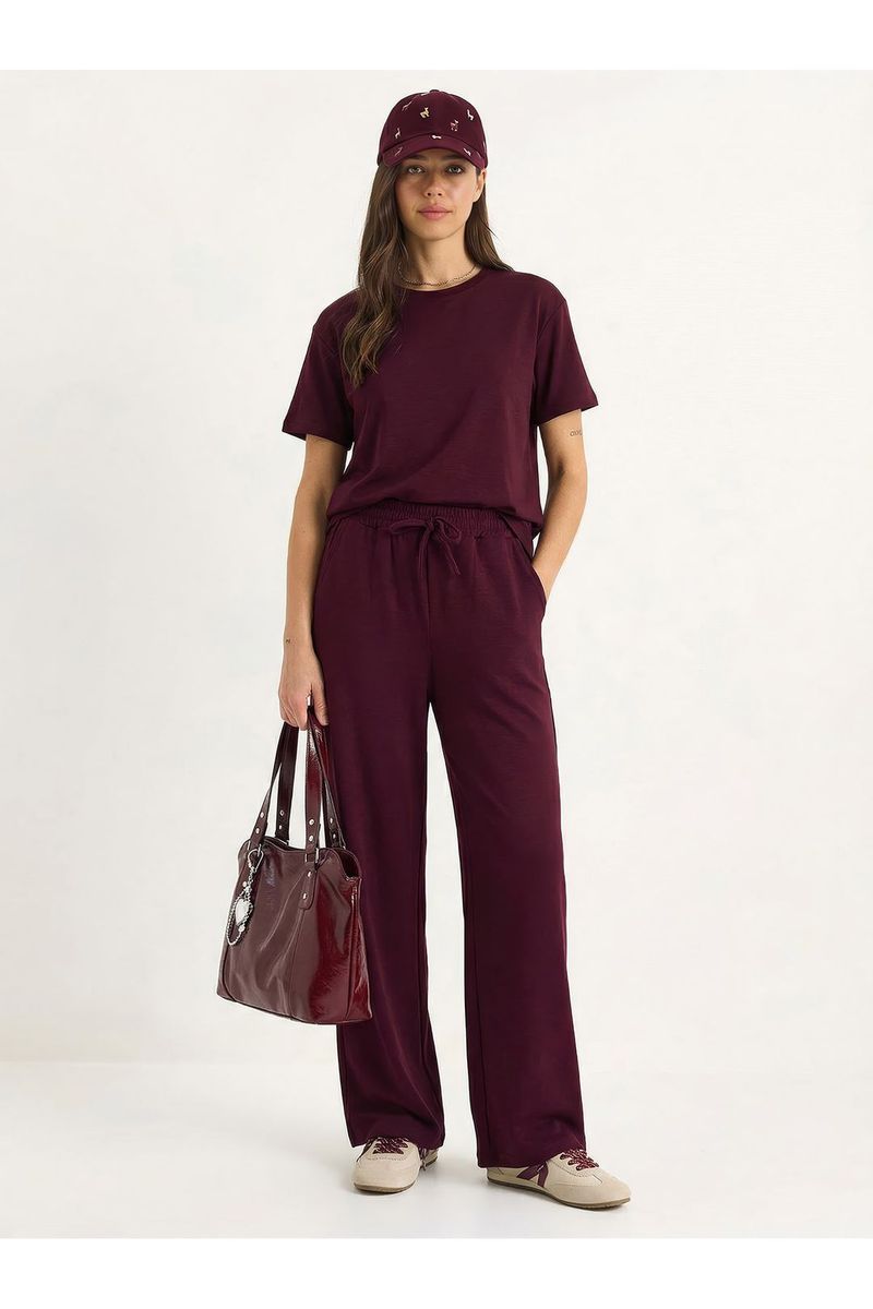 Lockeres Set aus T-Shirt und Hose