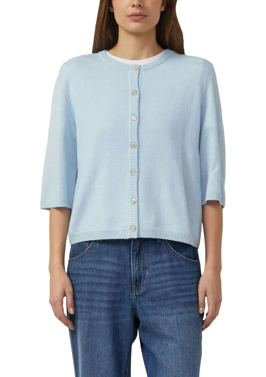 Klassische Strickjacke mit Rundhalsausschnitt