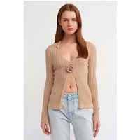 Geripptes Polotop mit Rosette
