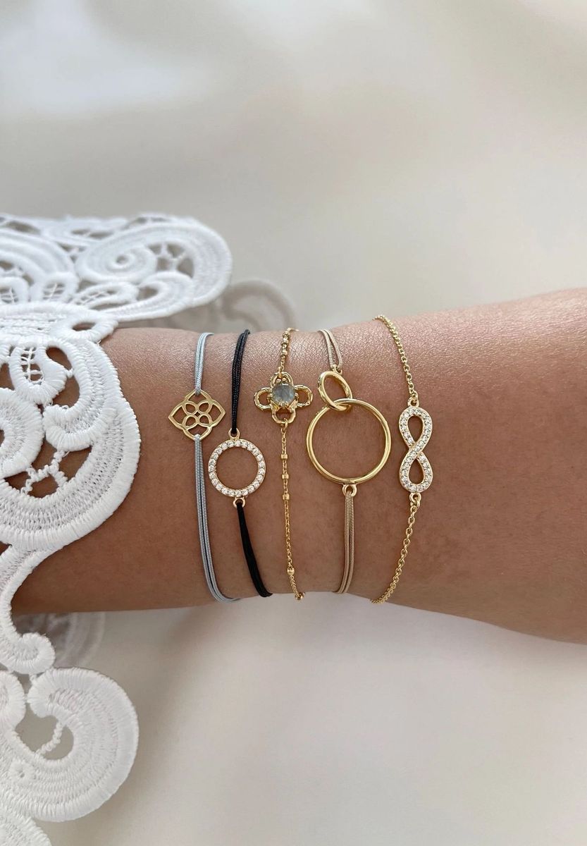 Zartes Silbernes Armband mit Blumenanhänger