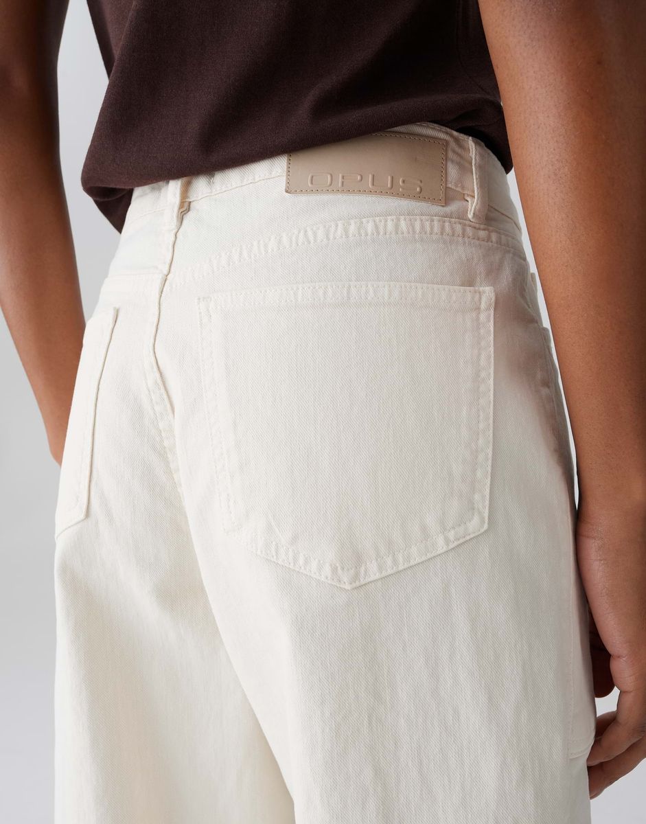 Cropped Jeans mit Taschen in lockerer Passform