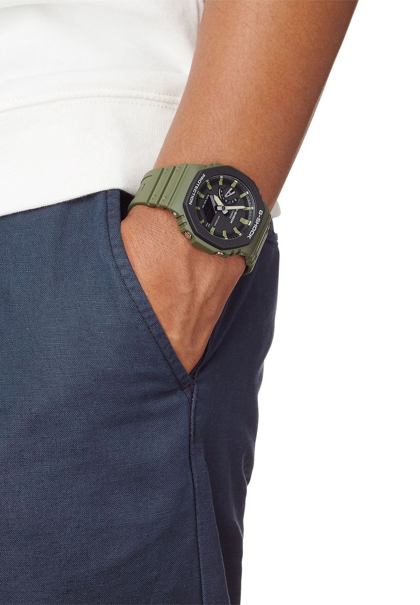 Grüne achteckige Digital-Analog-Uhr