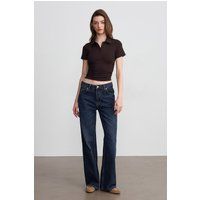 Figurbetontes kurzes Poloshirt