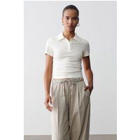 Eng anliegendes Crop-Polo-T-Shirt