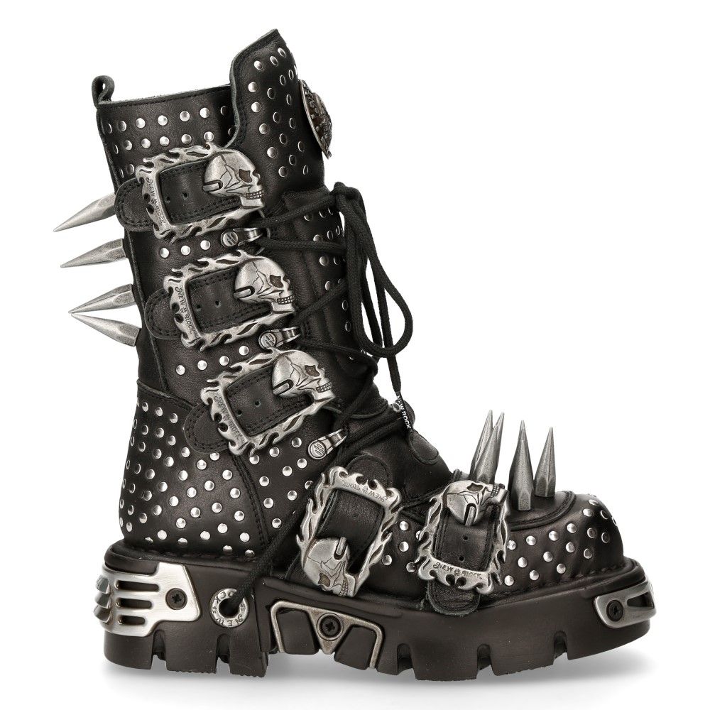 Gothic-Stiefel mit Nieten und Totenköpfen