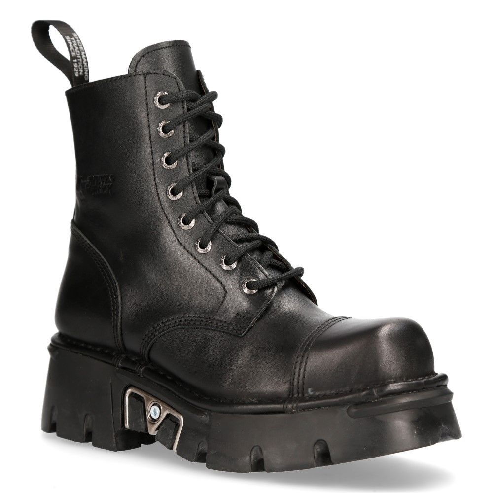 Klobige Plateau-Schnürstiefel im Militärstil