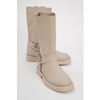 Minimalistische Reitstiefel mit Riemendetail