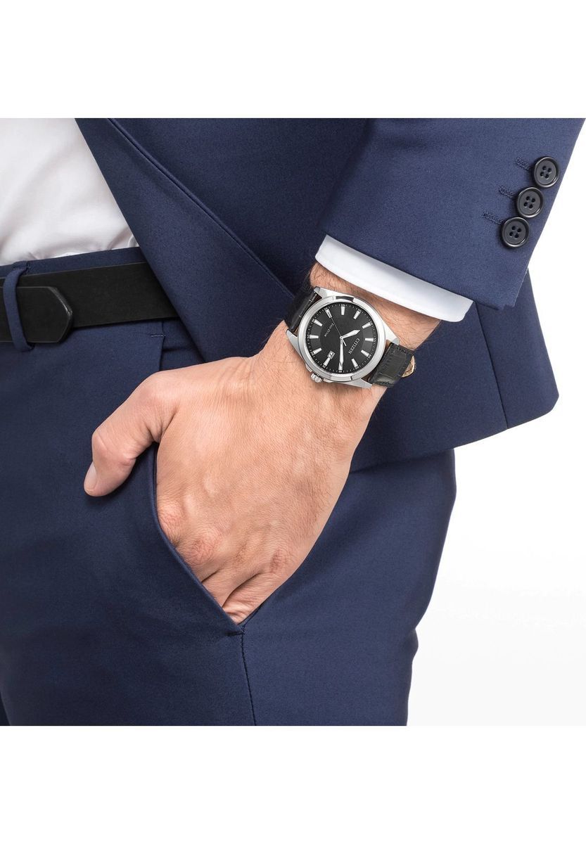 Klassische schwarze Lederuhr