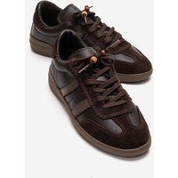 Sneaker aus Leder und Wildleder