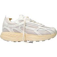 Sneaker mit Perforierung und Plateausohle