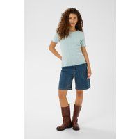 Figurbetontes Stricktop mit Wellensaum