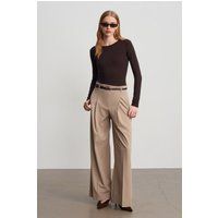 Hochtaillierte Krepphose mit weitem Bein