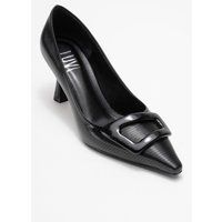 Strukturierte Pumps mit Zierschnalle