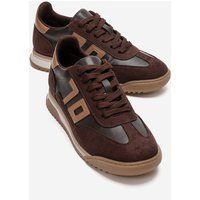 Zeitgemäße Retro-Sneaker im Materialmix