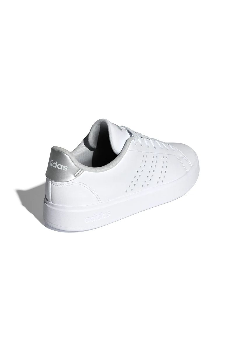 Minimalistische Sneaker mit Lochmuster