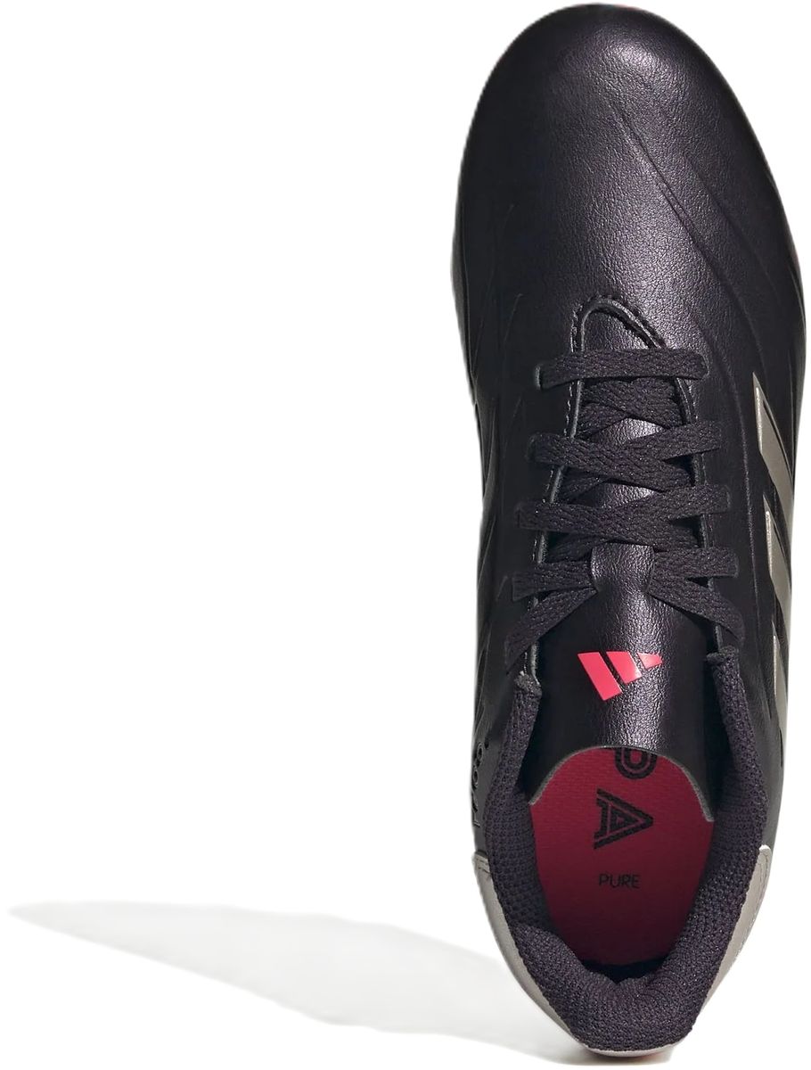 Klassische Fußballschuhe aus Synthetikleder