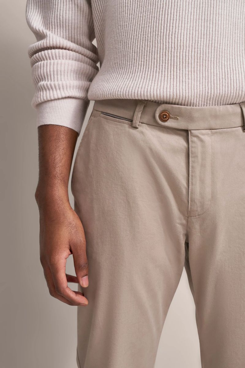 Chino-Stoffhose im Regular Fit