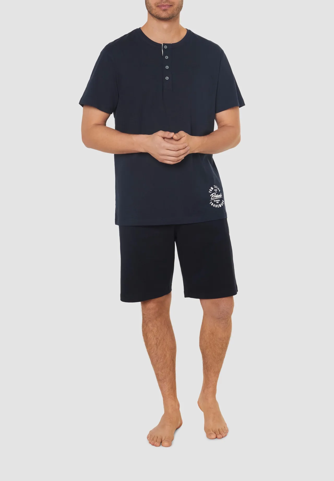 Klassisches Henley-Schlafshirt