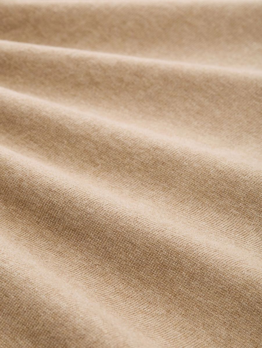 Klassischer Strickpullover mit V-Ausschnitt