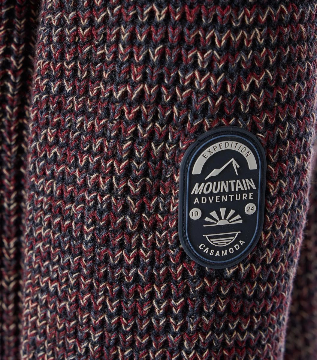Grobstrickpullover mit Wickelkragen