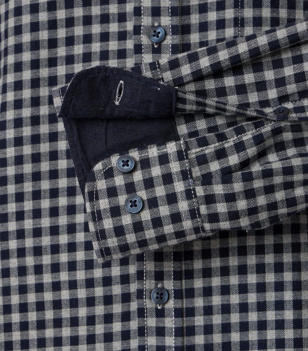 Klassisches Button-Down-Hemd mit Karomuster