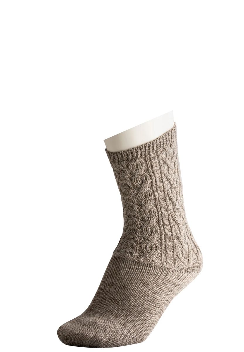 Traditionelle Trachtensocken mit Zopfmuster