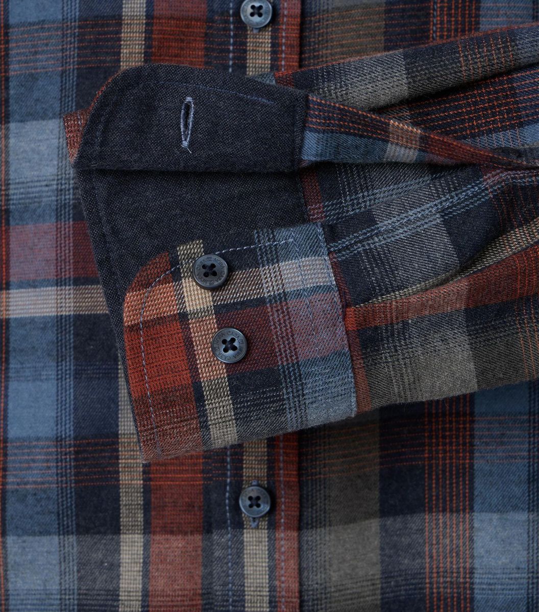 Klassisches kariertes Flanellhemd mit Button-Down-Kragen