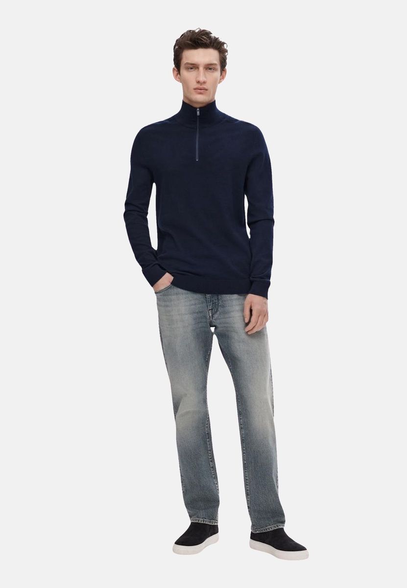 Klassischer Strickpullover mit halbem Reißverschluss