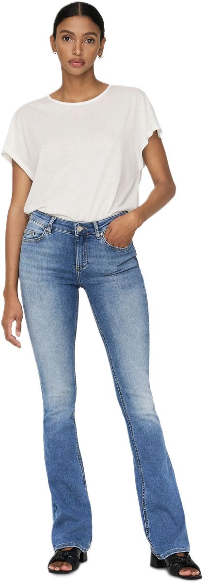 Ausgestellte Jeans mit Used-Waschung