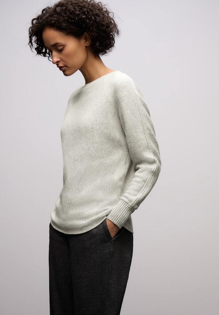 Weicher Strickpullover mit Fledermausärmeln