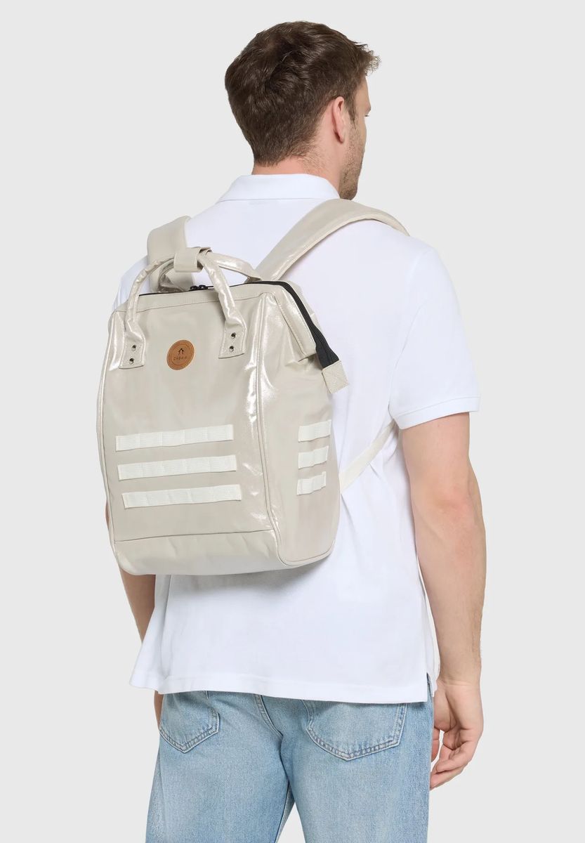 Schimmernder Metallic-Tagesrucksack mit Henkeln