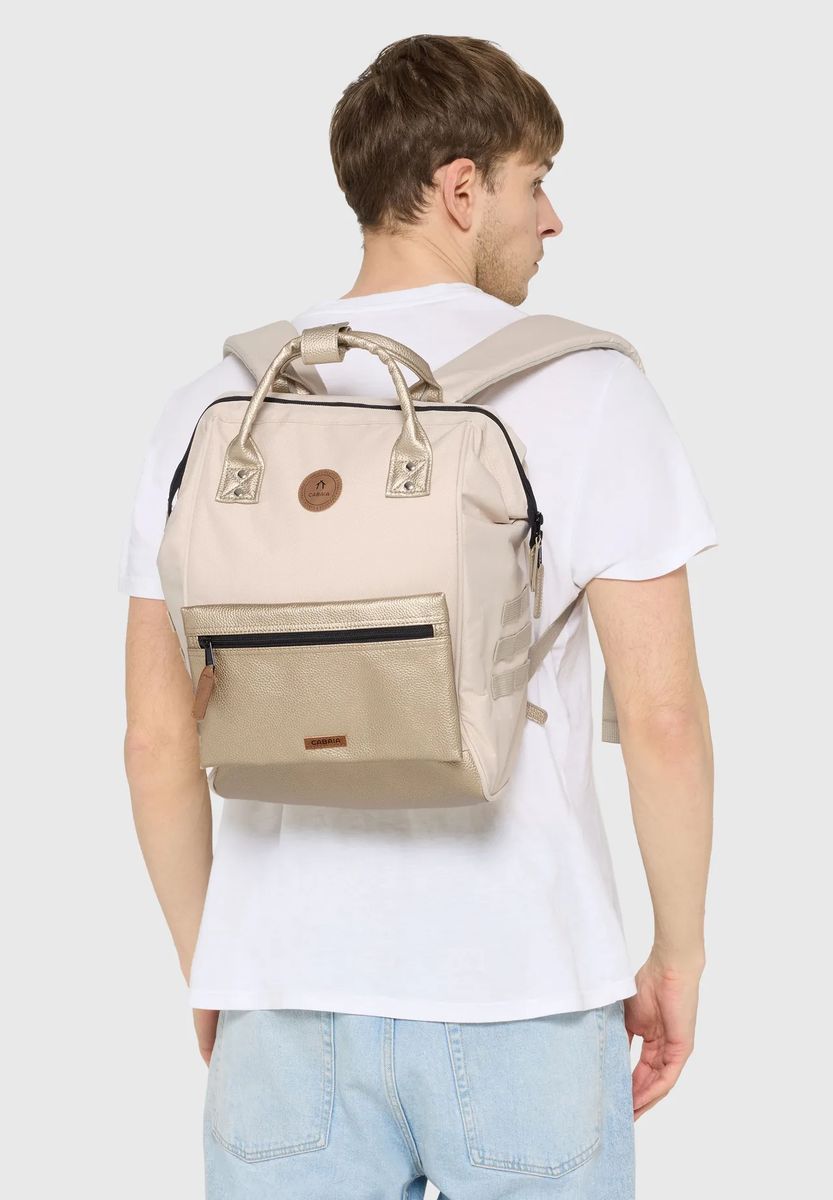 Adventure Tagesrucksack mit Gold-Akzenten