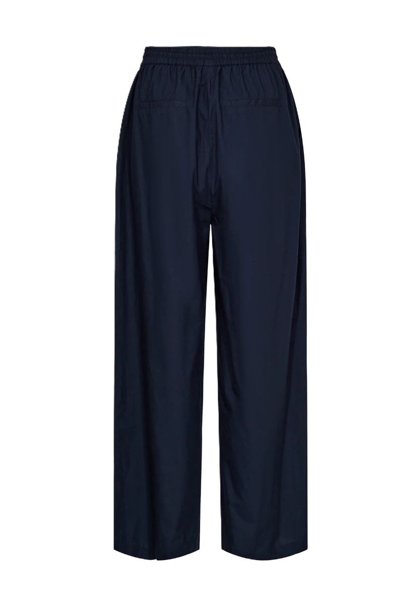 Hose mit verkürztem Bein und entspannter Passform