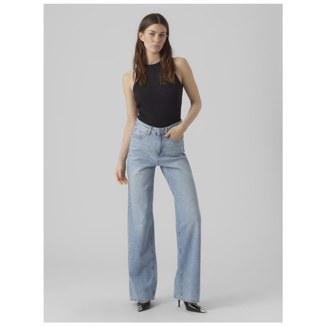 Weit geschnittene Jeans mit hoher Taille
