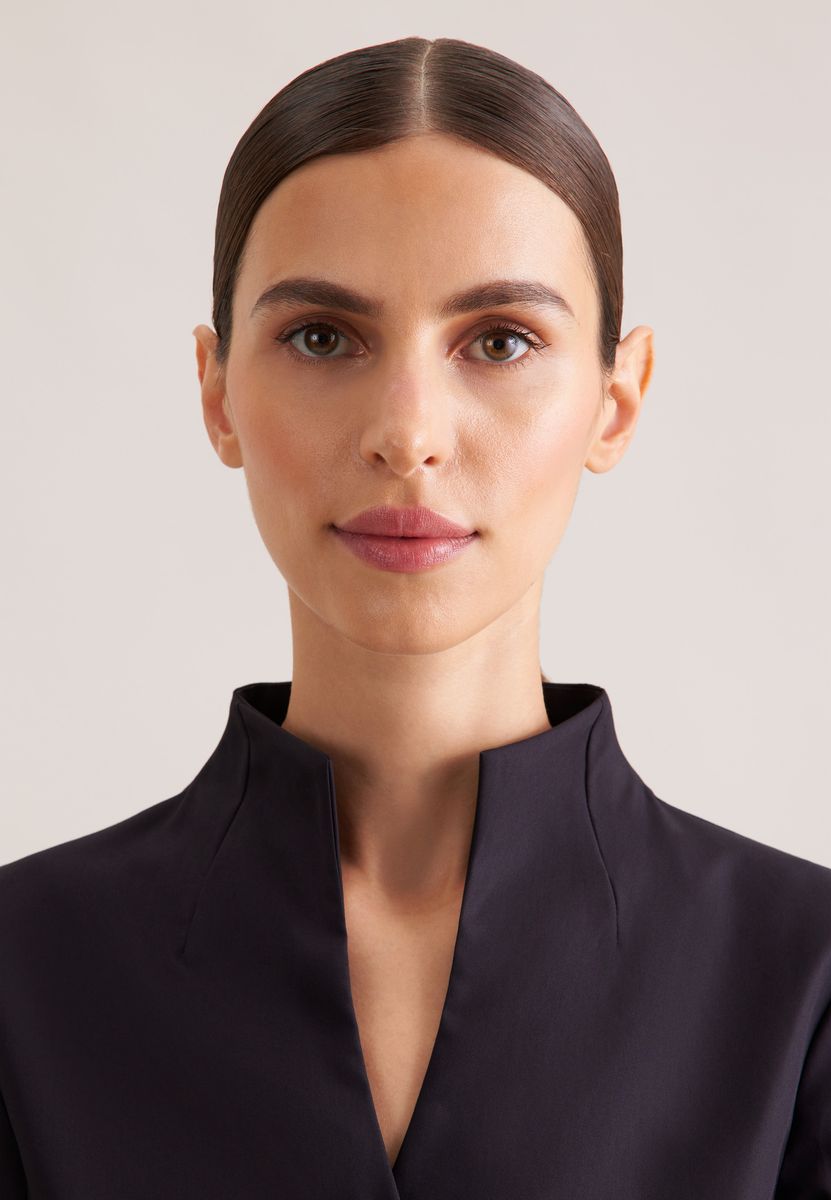 Elegante Bluse mit Kelchkragen