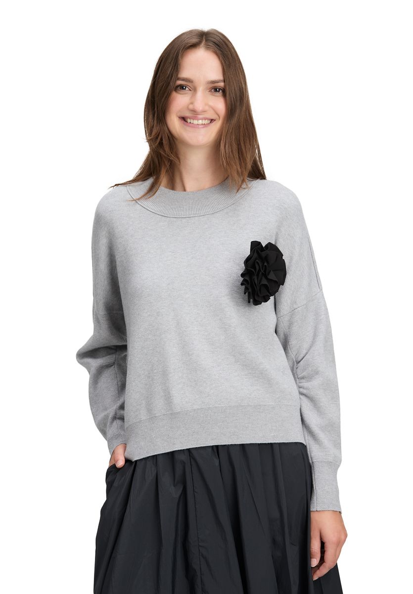 Oversized Strickpullover mit Rosetten-Applikation