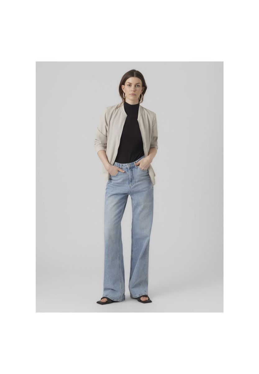 Klassische beige Bomberjacke