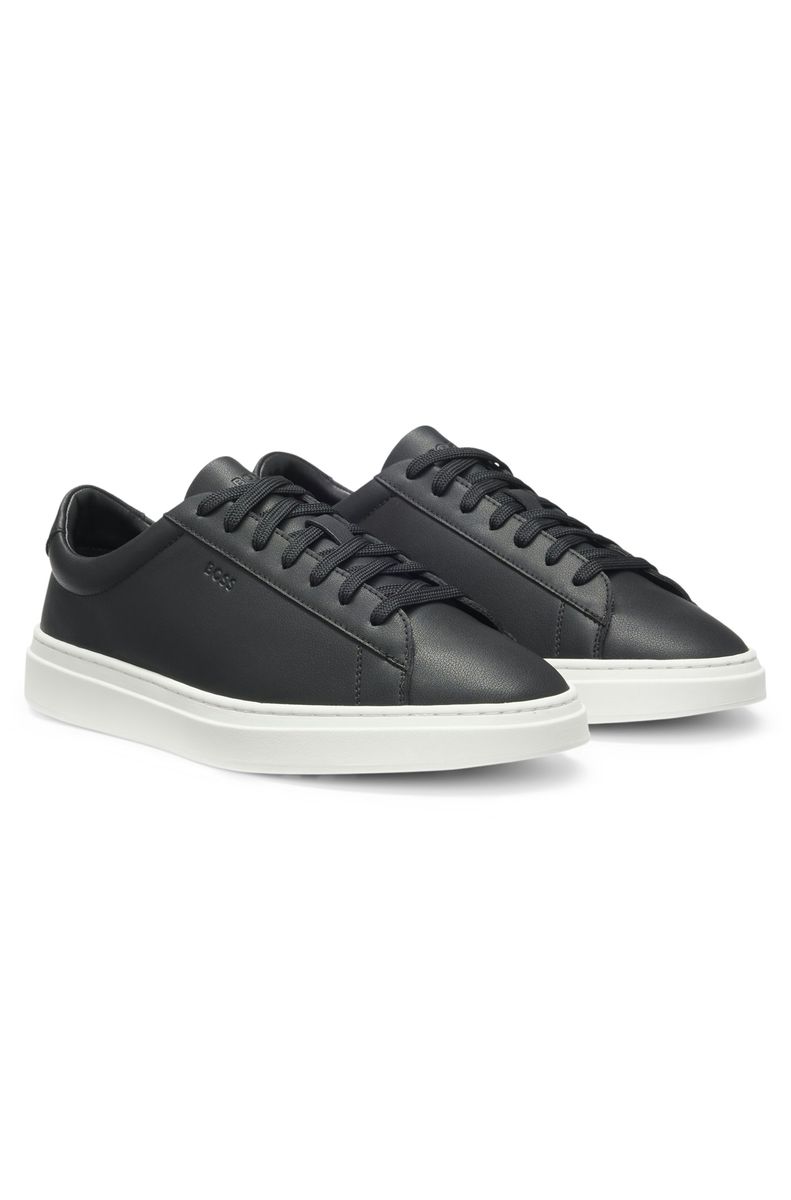Minimalistische Low-Top-Sneaker aus genarbtem Leder