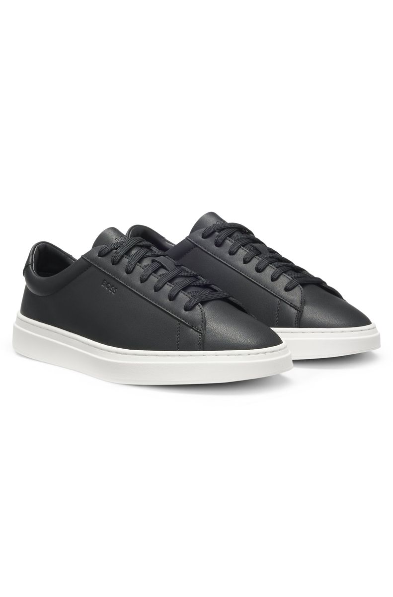 Minimalistische Low-Top-Sneaker aus genarbtem Leder