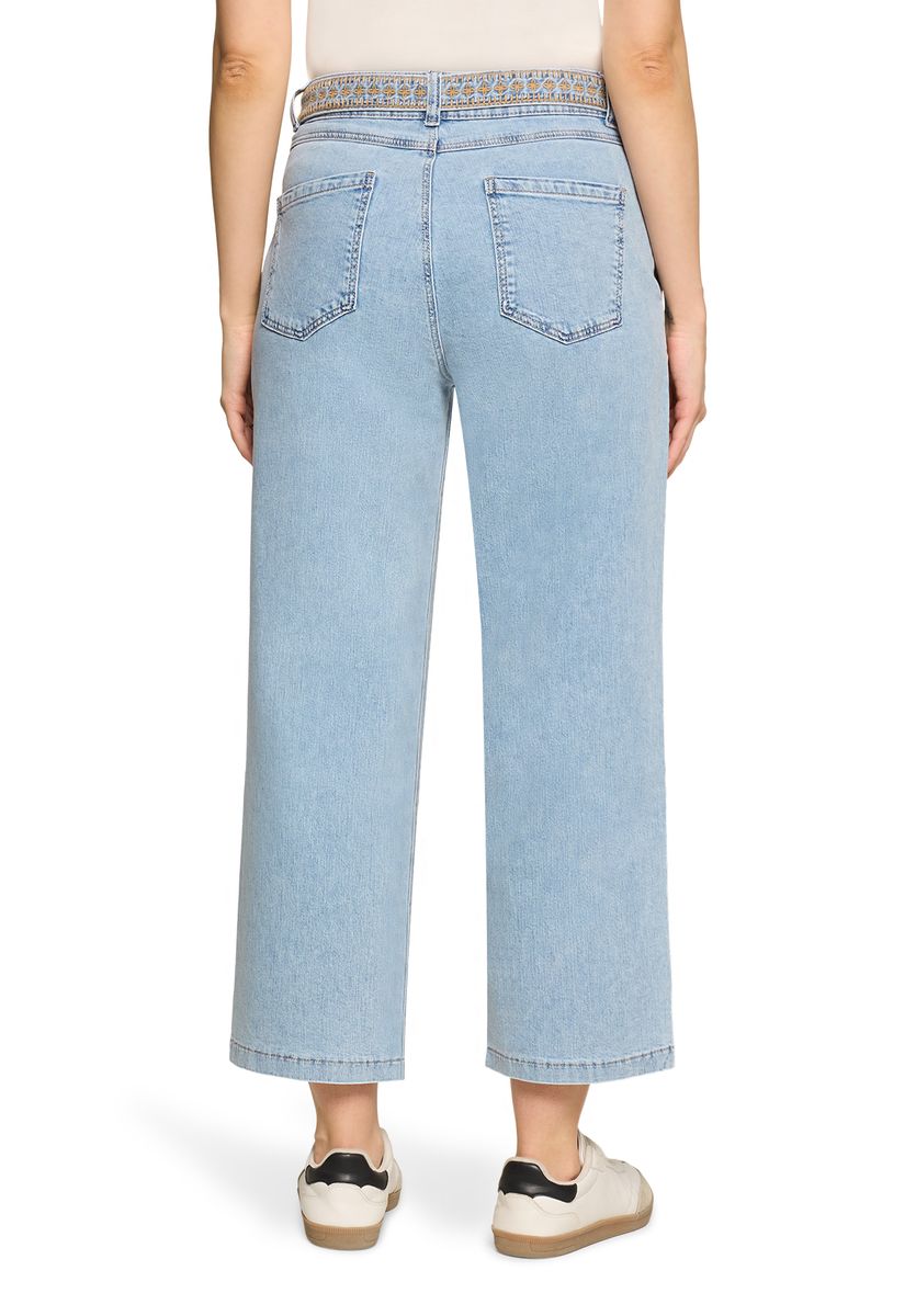 Loose-Fit-Jeans mit besticktem Gürtel