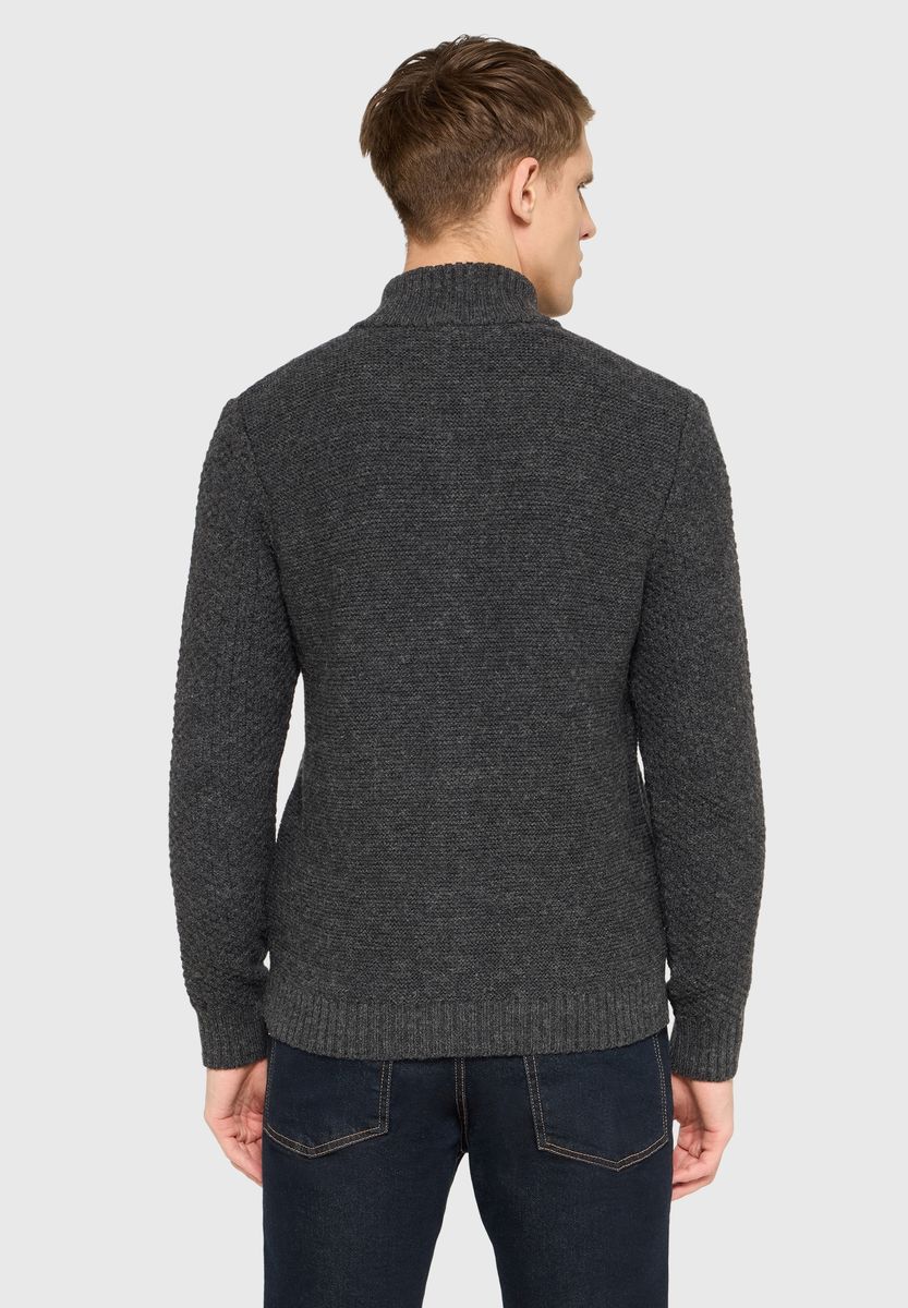 Klassische Trachtenstrickjacke mit Zopfmuster