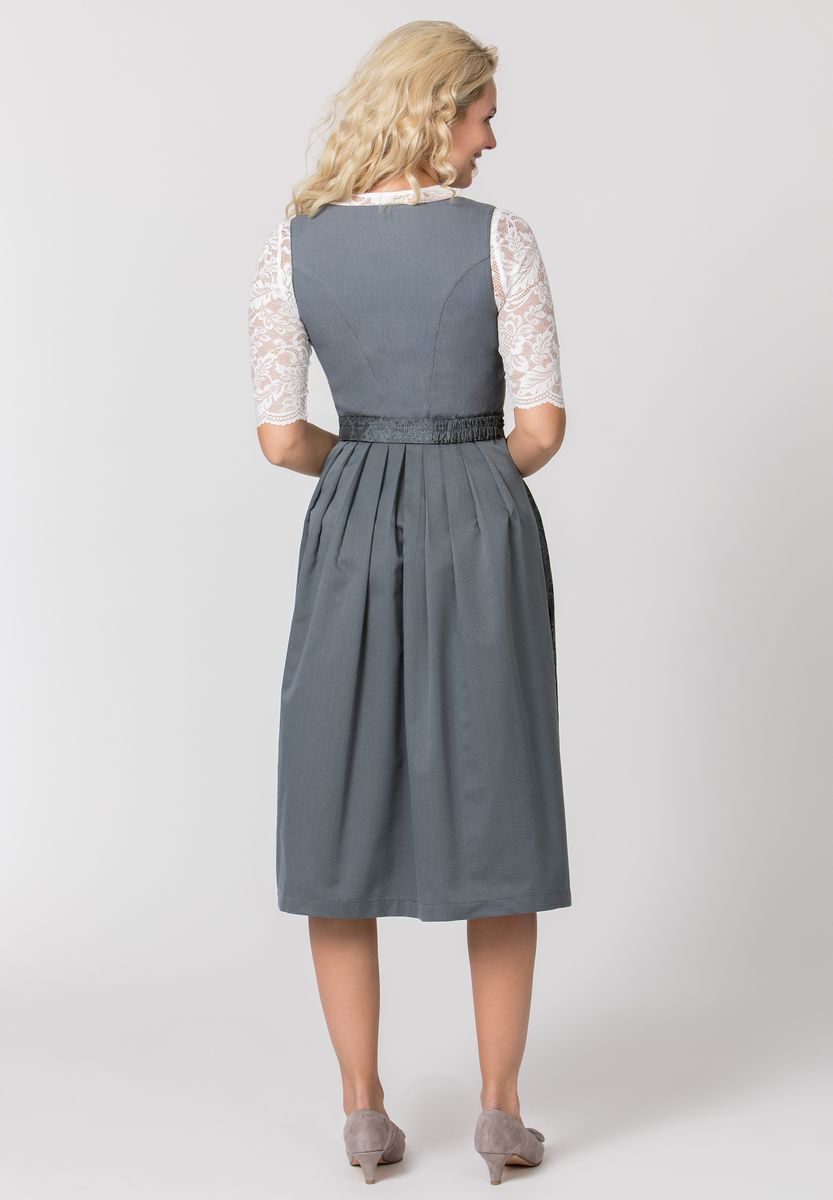 Traditionelles Dirndl mit Jacquardschürze