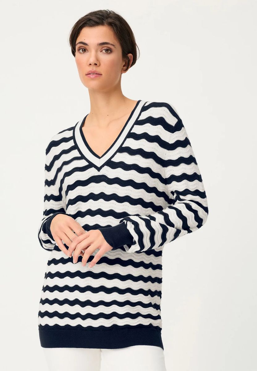 V-Ausschnitt-Pullover mit Wellenmuster