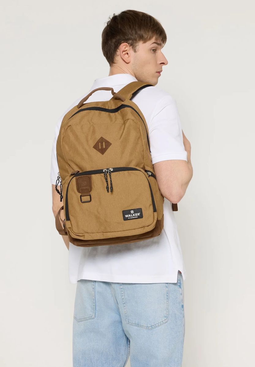 Minimalistischer Utility-Tagesrucksack mit Tasche